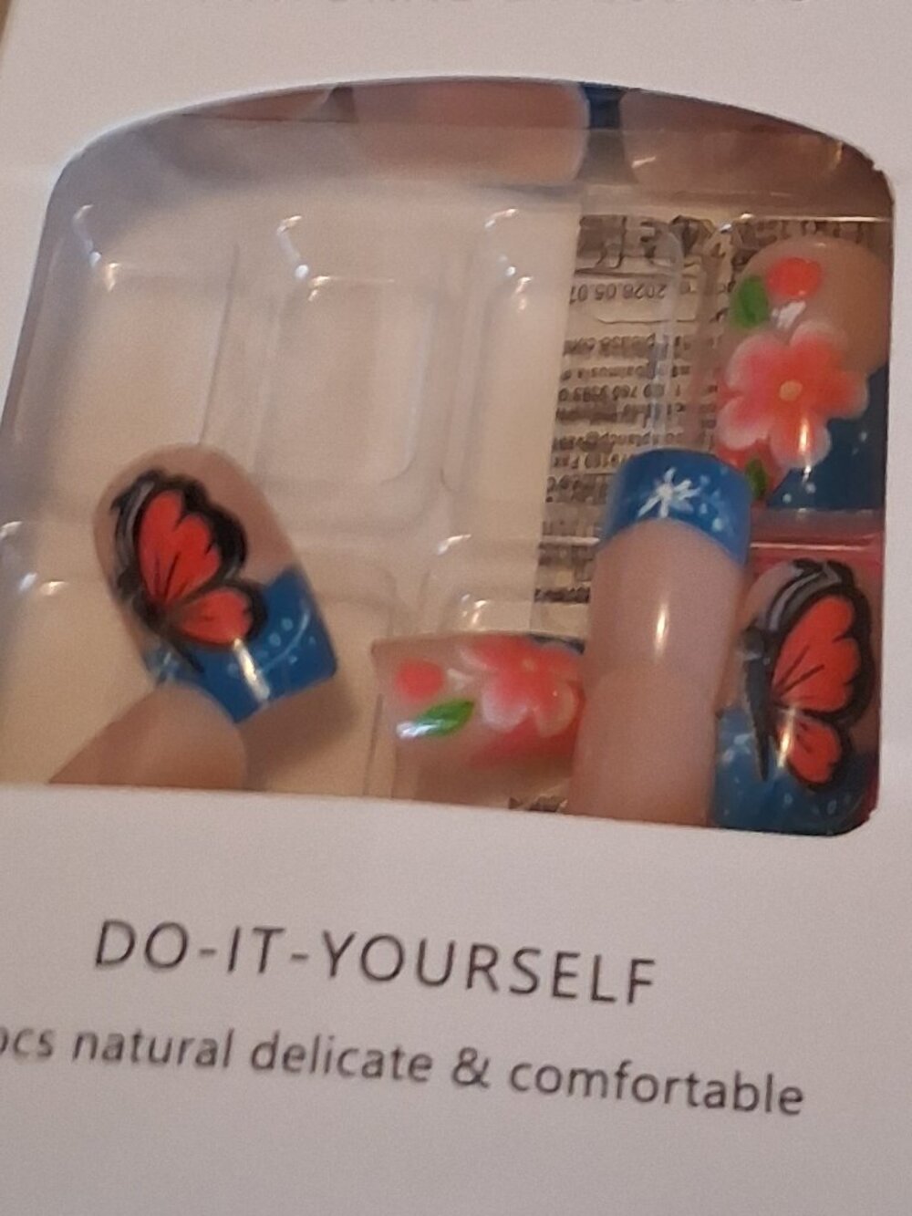 PRESS ON NAILS